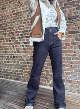 Charger l&#39;image dans la galerie, Jean brut à taille asymétrique
