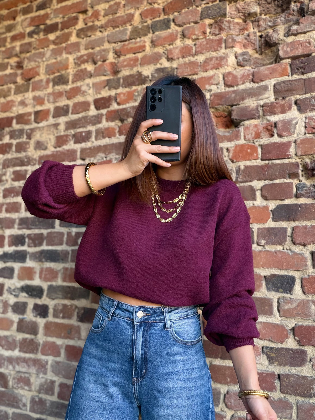 Pull bordeaux avec détail ouvert dans le dos