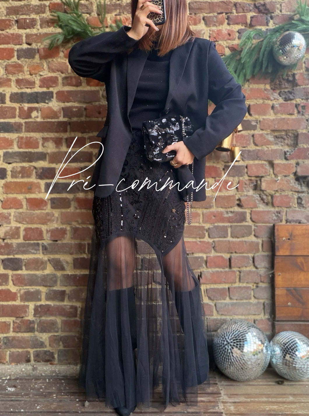 Jupe noire semi-transparente à strass