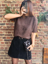 Charger l&#39;image dans la galerie, Jupe short noire effet velours
