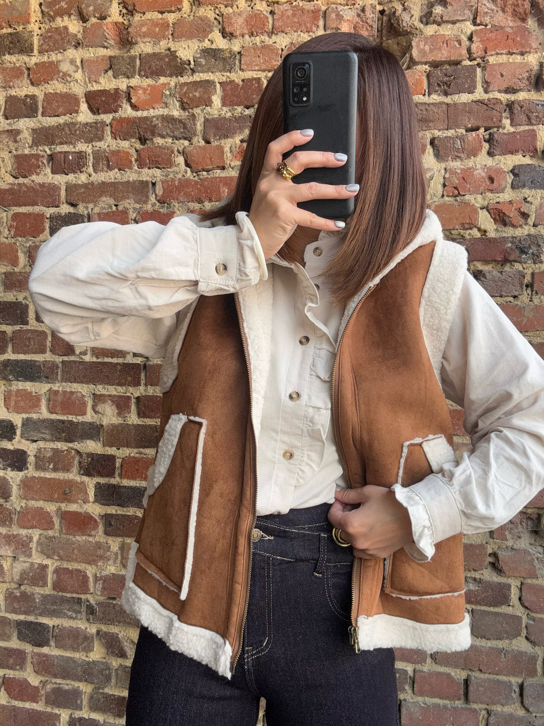 Veste camel sans manches à capuche moumoute