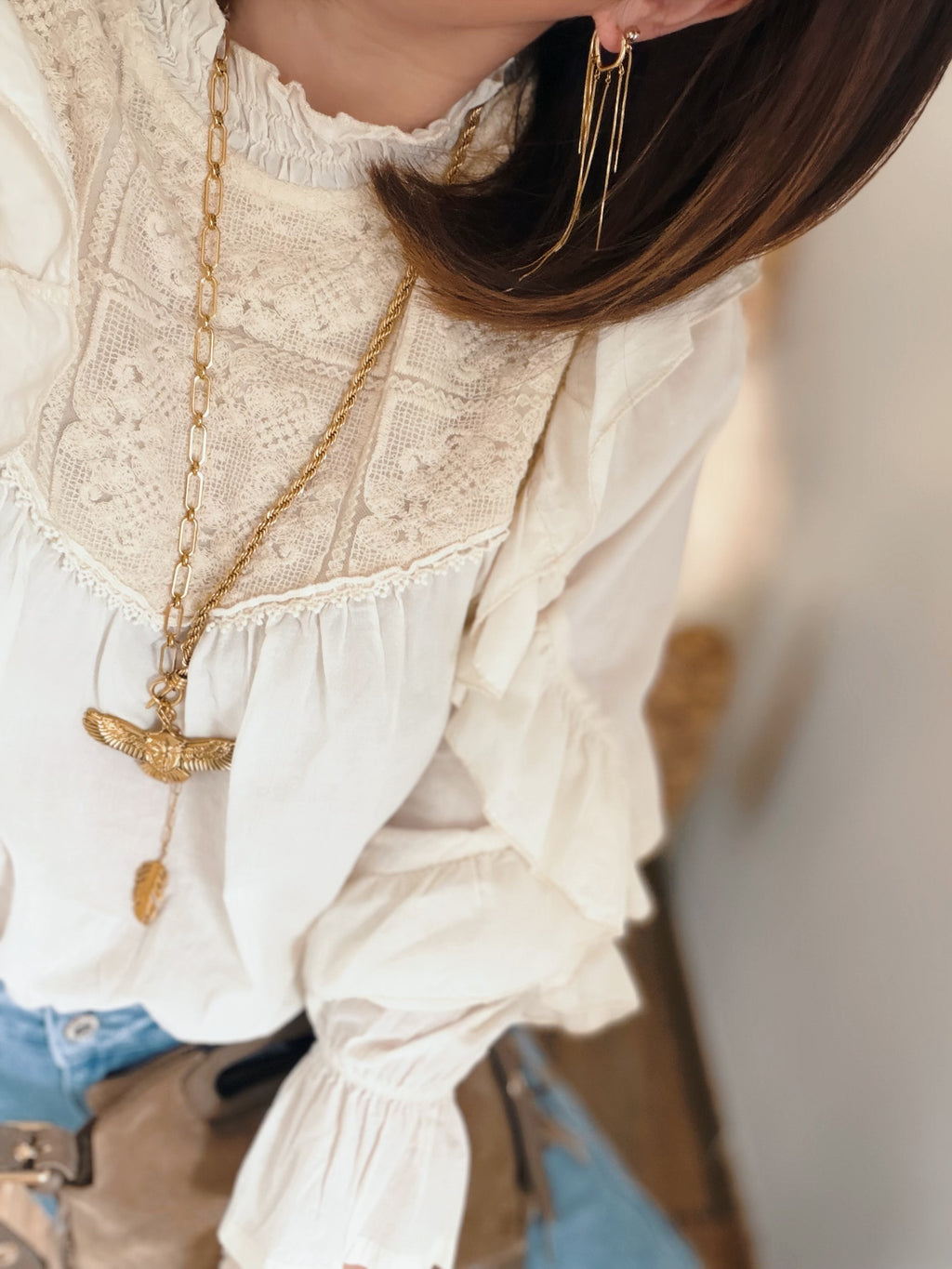 Blouse écrue volantée