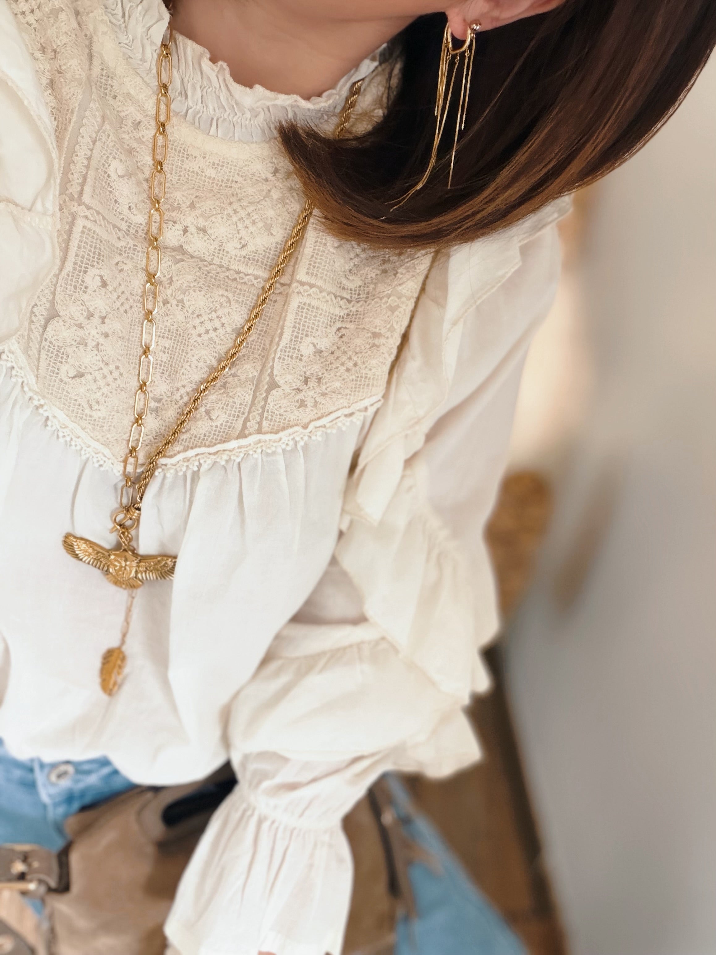 Blouse écrue volantée