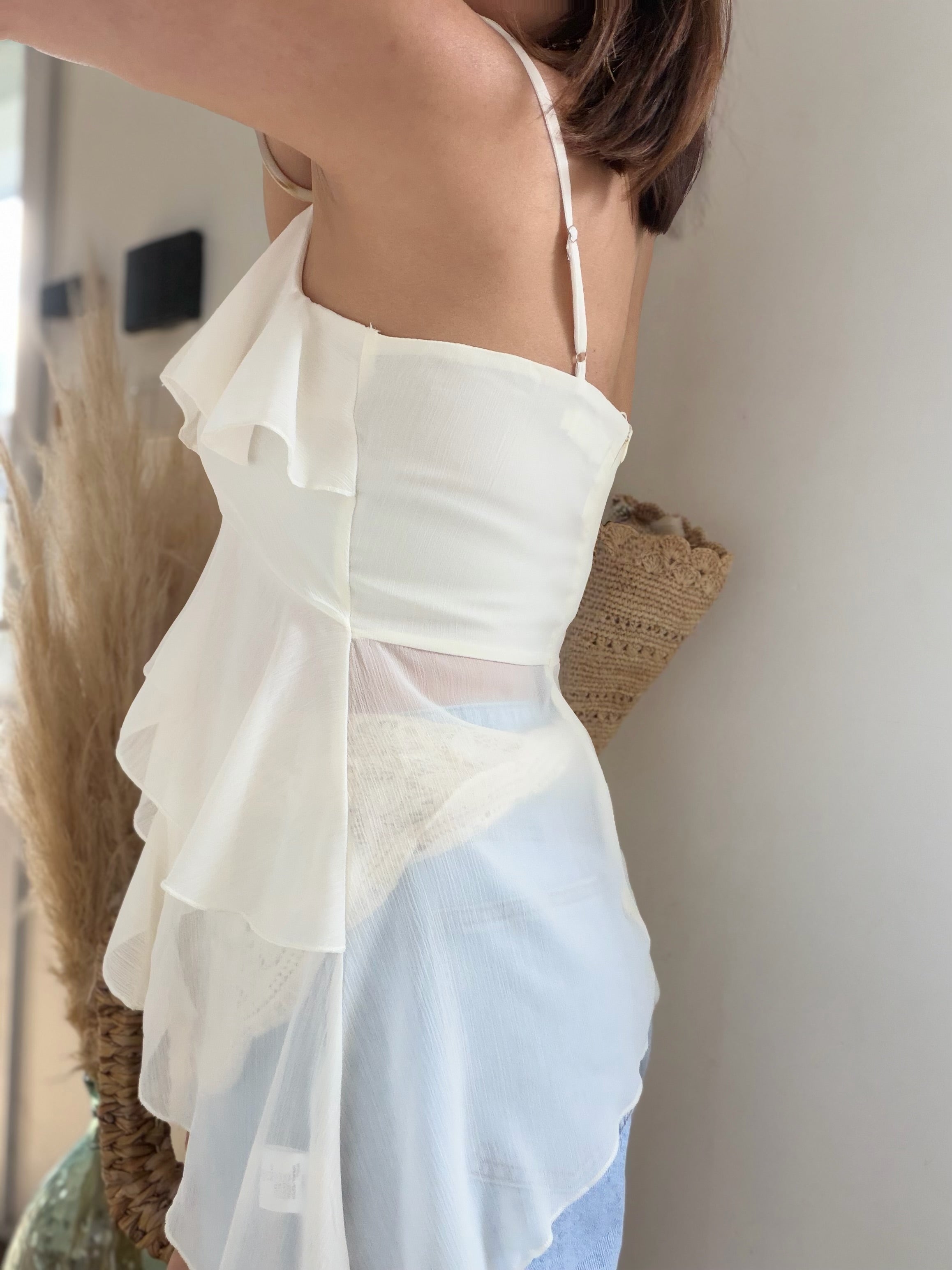 Top écru à volants