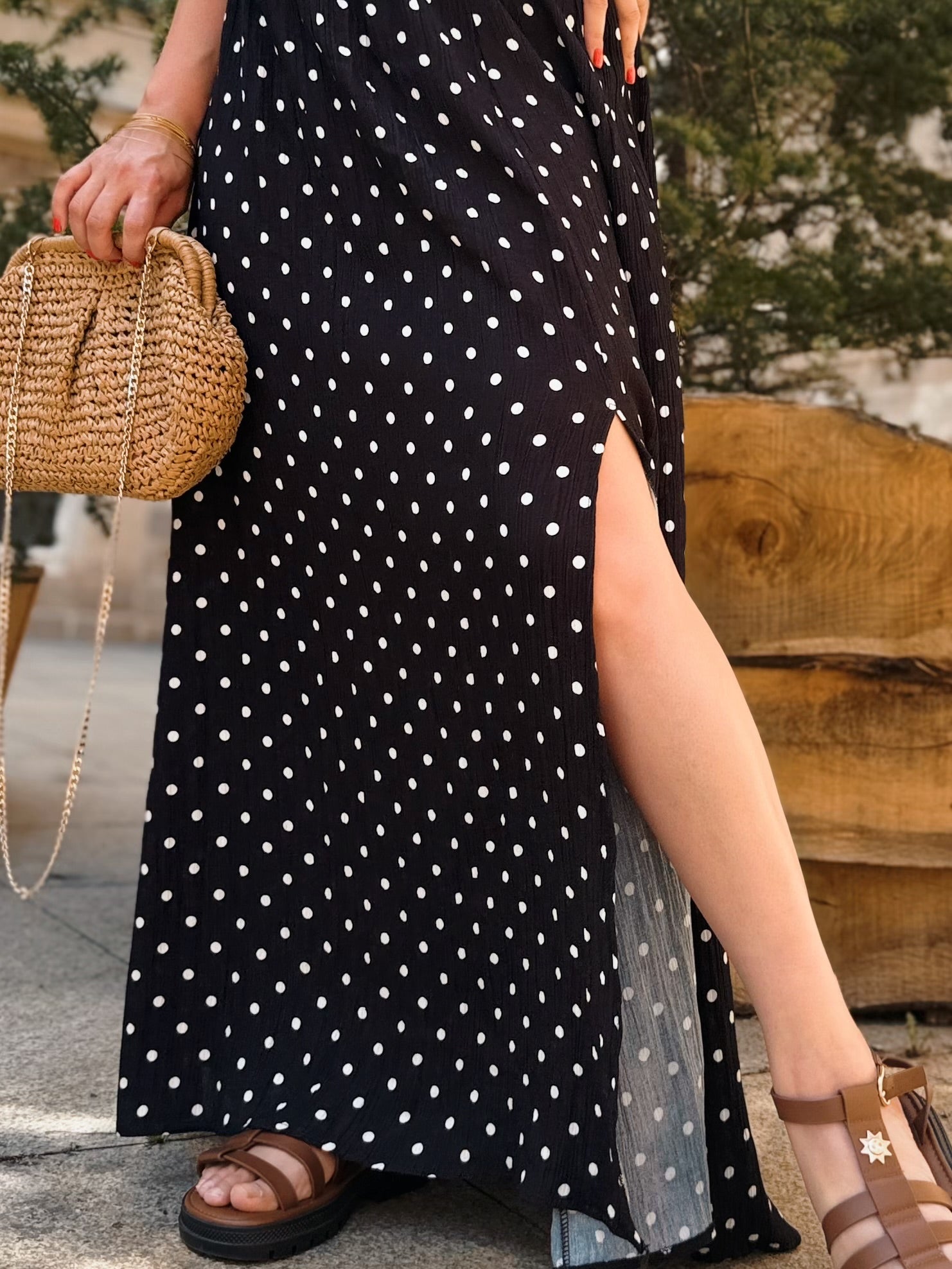 Robe à pois noire collier