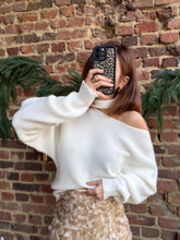 Charger l'image dans la galerie, Pull écru épaule ajourée
