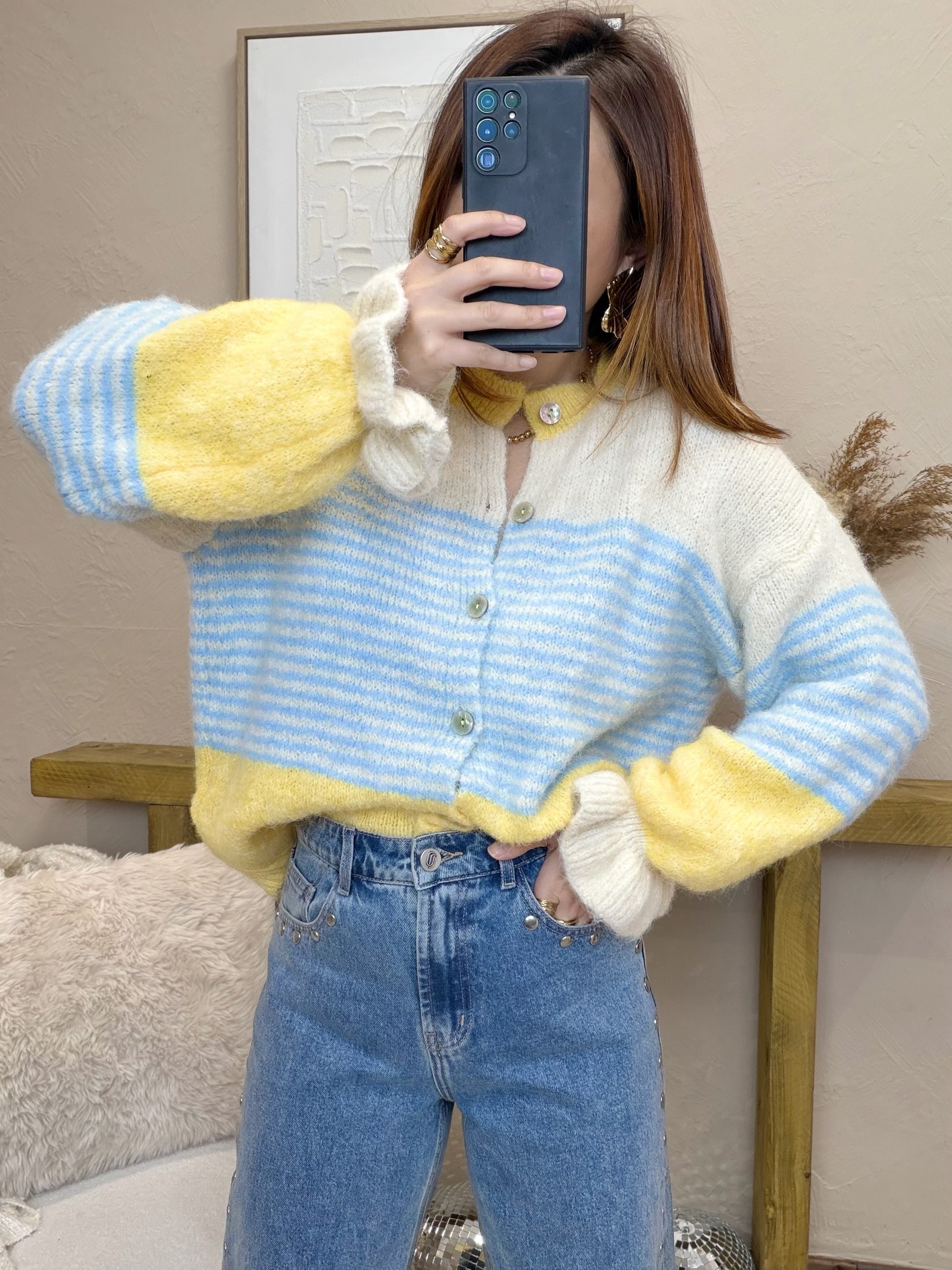 Gilet rayé bleu et jaune