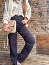 Charger l&#39;image dans la galerie, Jean brut à taille asymétrique
