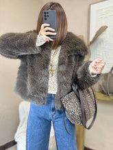 Charger l&#39;image dans la galerie, Manteau  fausse fourrure choco
