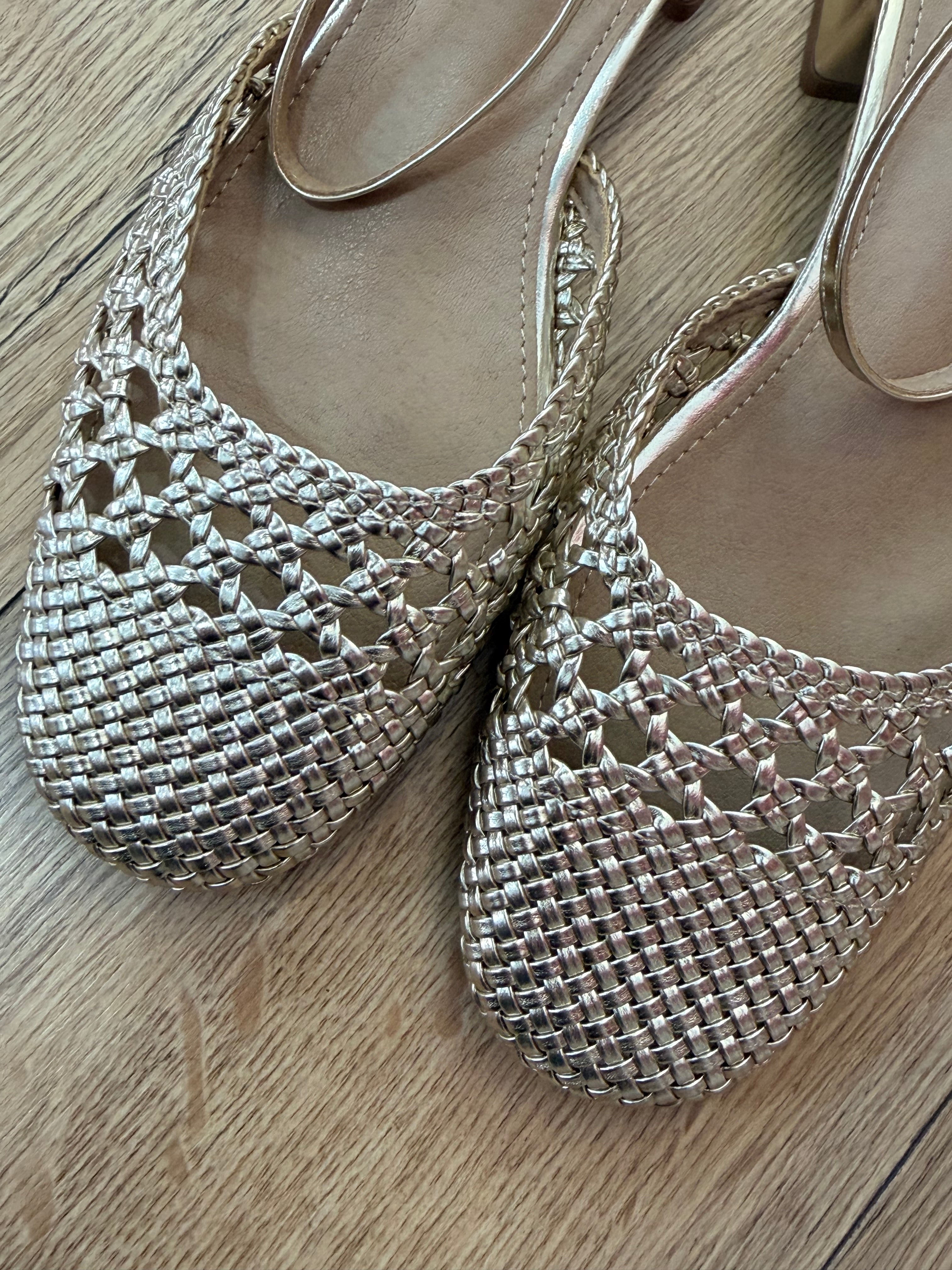 Chaussures à talons dorées
