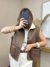 Charger l&#39;image dans la galerie, Veste camel sans manches
