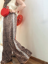 Charger l'image dans la galerie, Jogging léopard bandes blanches
