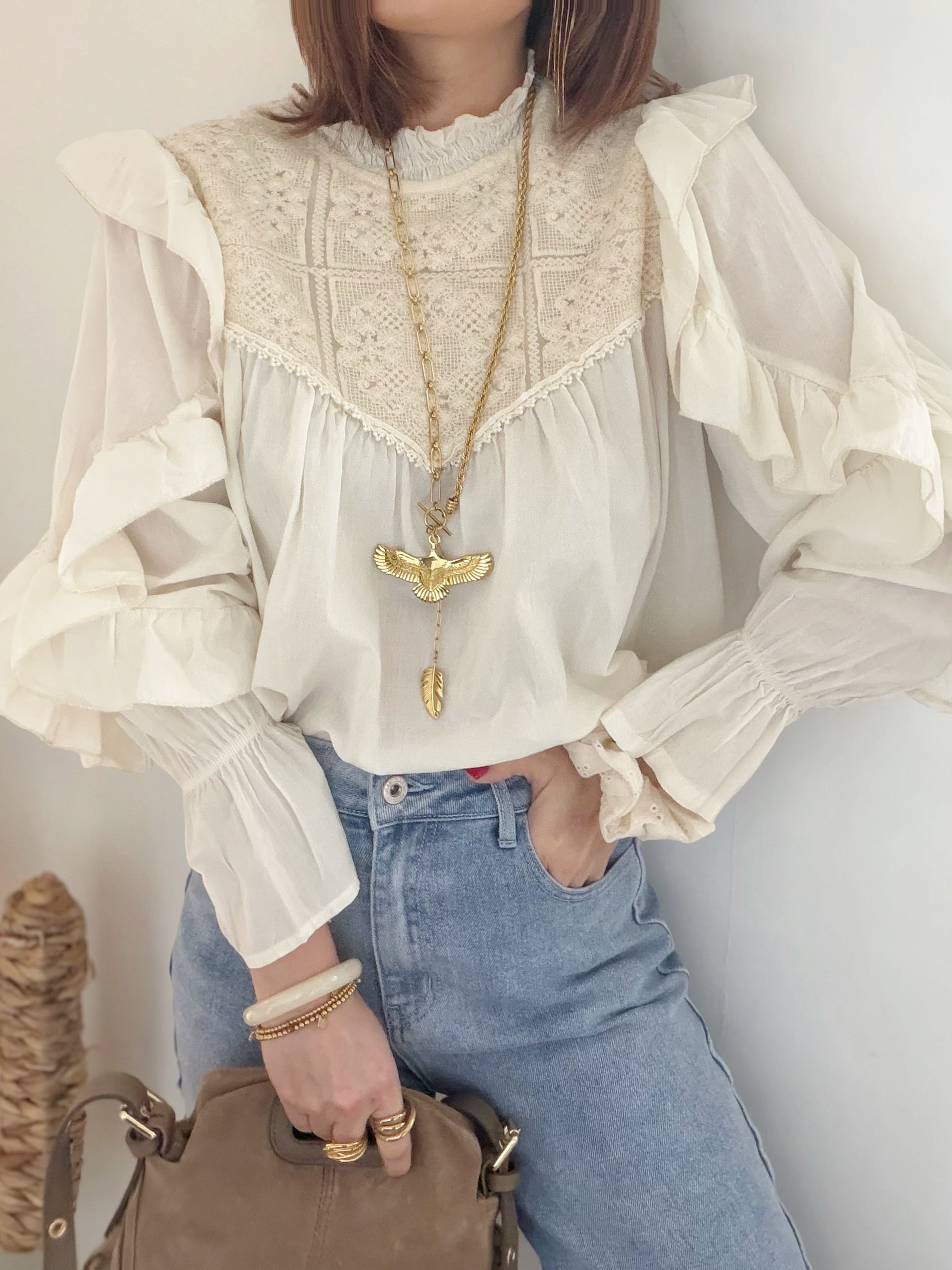 Blouse écrue volantée