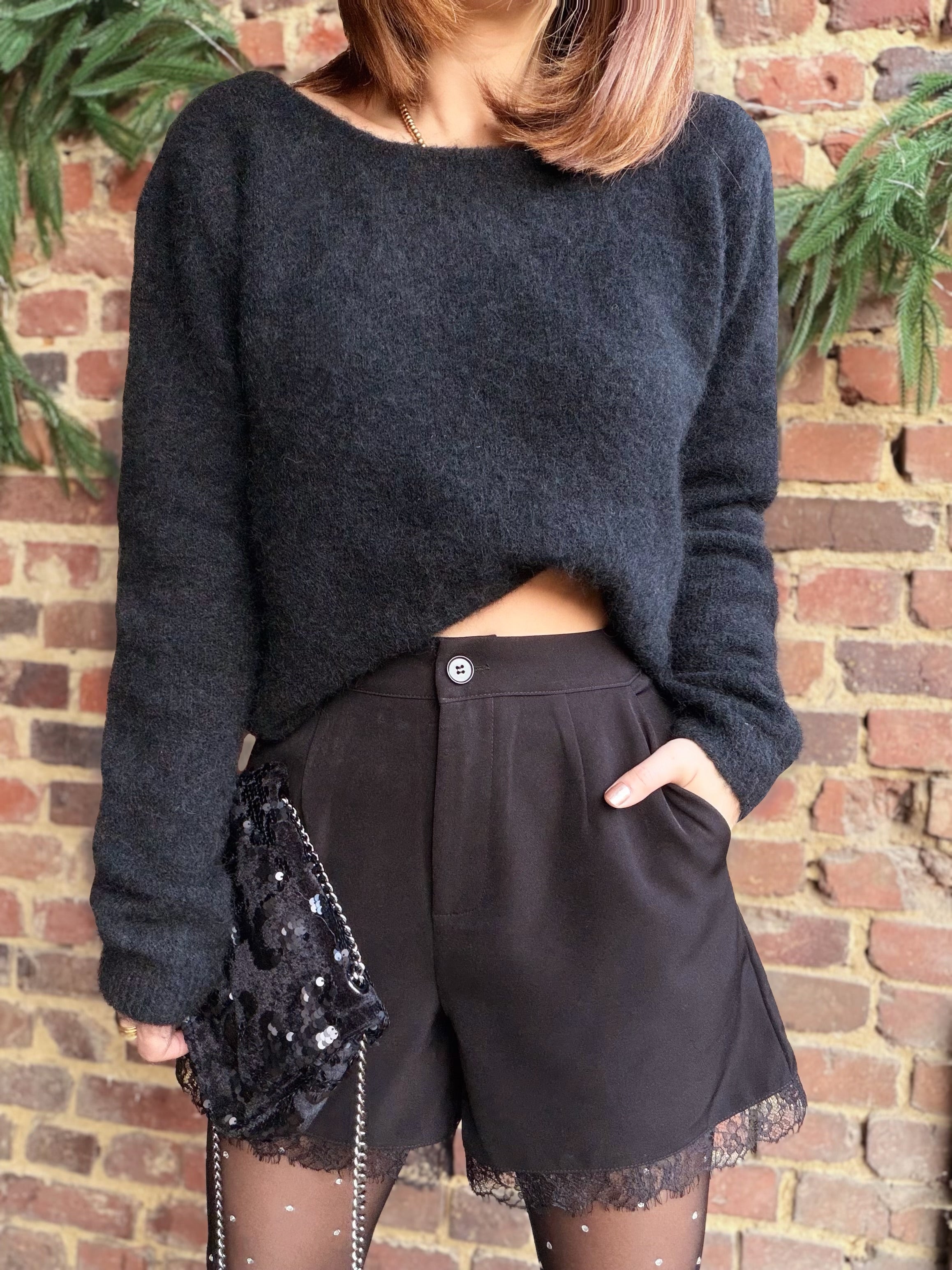 Short noir effet dentelle