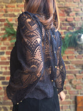 Charger l&#39;image dans la galerie, Blouse transparente noire effet dentelle
