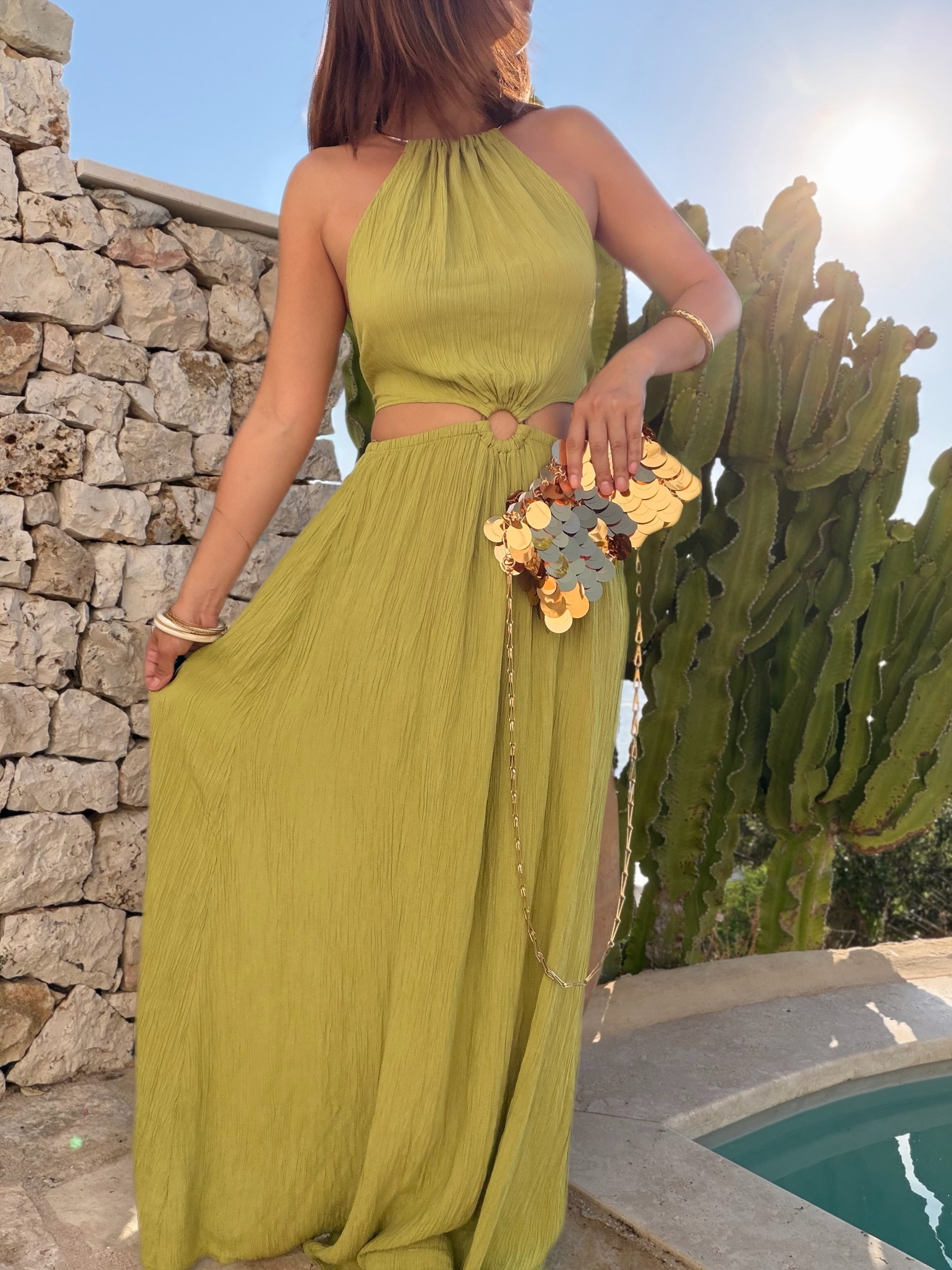 Robe verte à collier