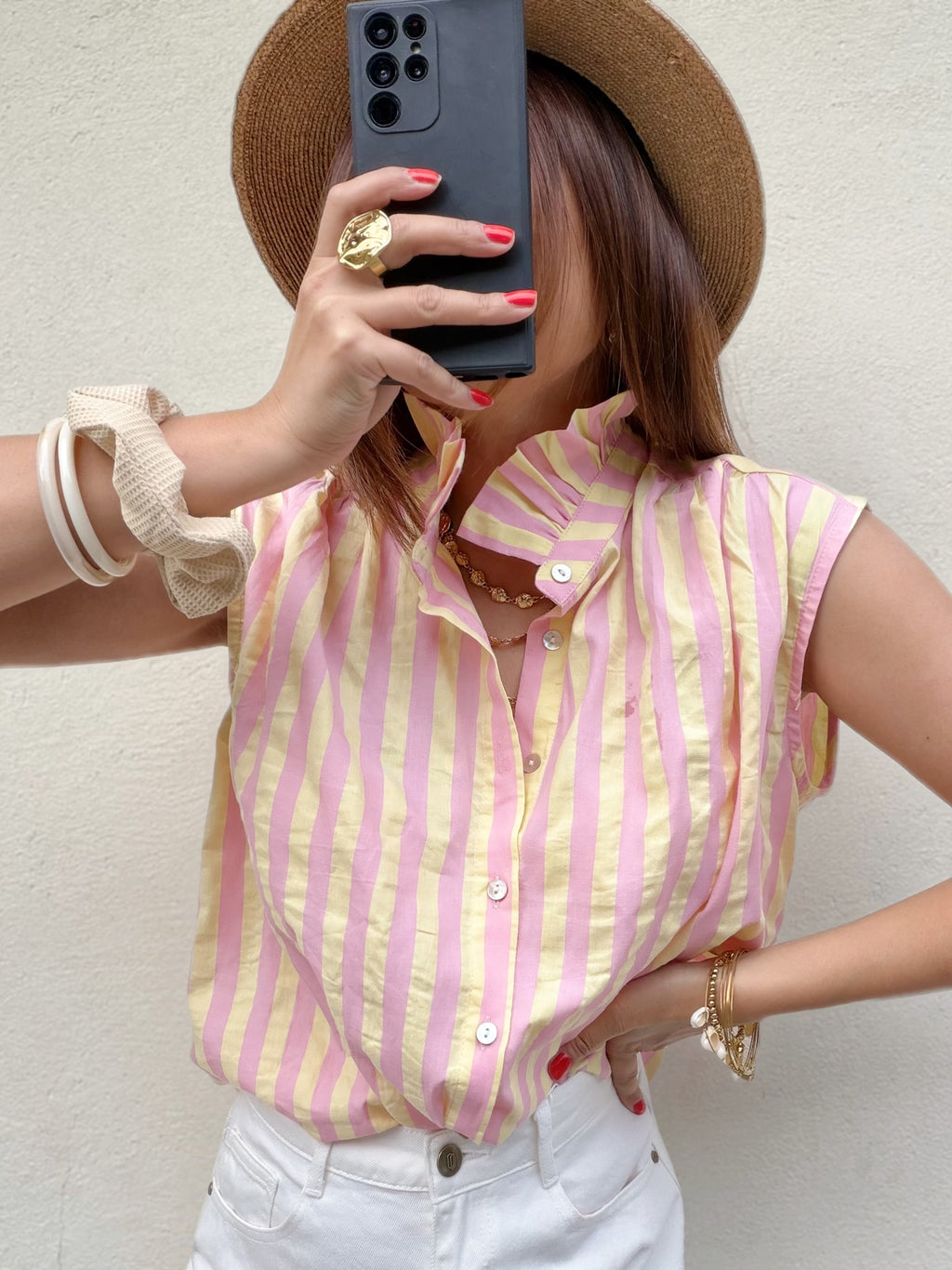 Chemise à rayures sans manches jaune et rose