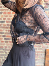 Charger l&#39;image dans la galerie, Blouse noire transparente
