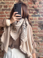 Charger l&#39;image dans la galerie, Gilet camel col V
