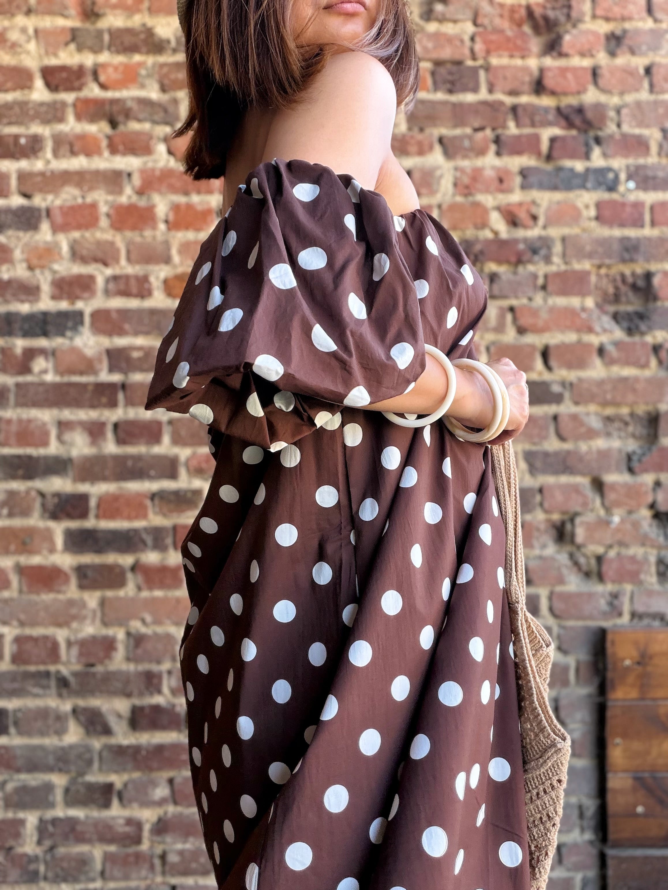 Robe épaules nues chocolat à pois