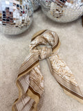 Foulard taupe et chocolat