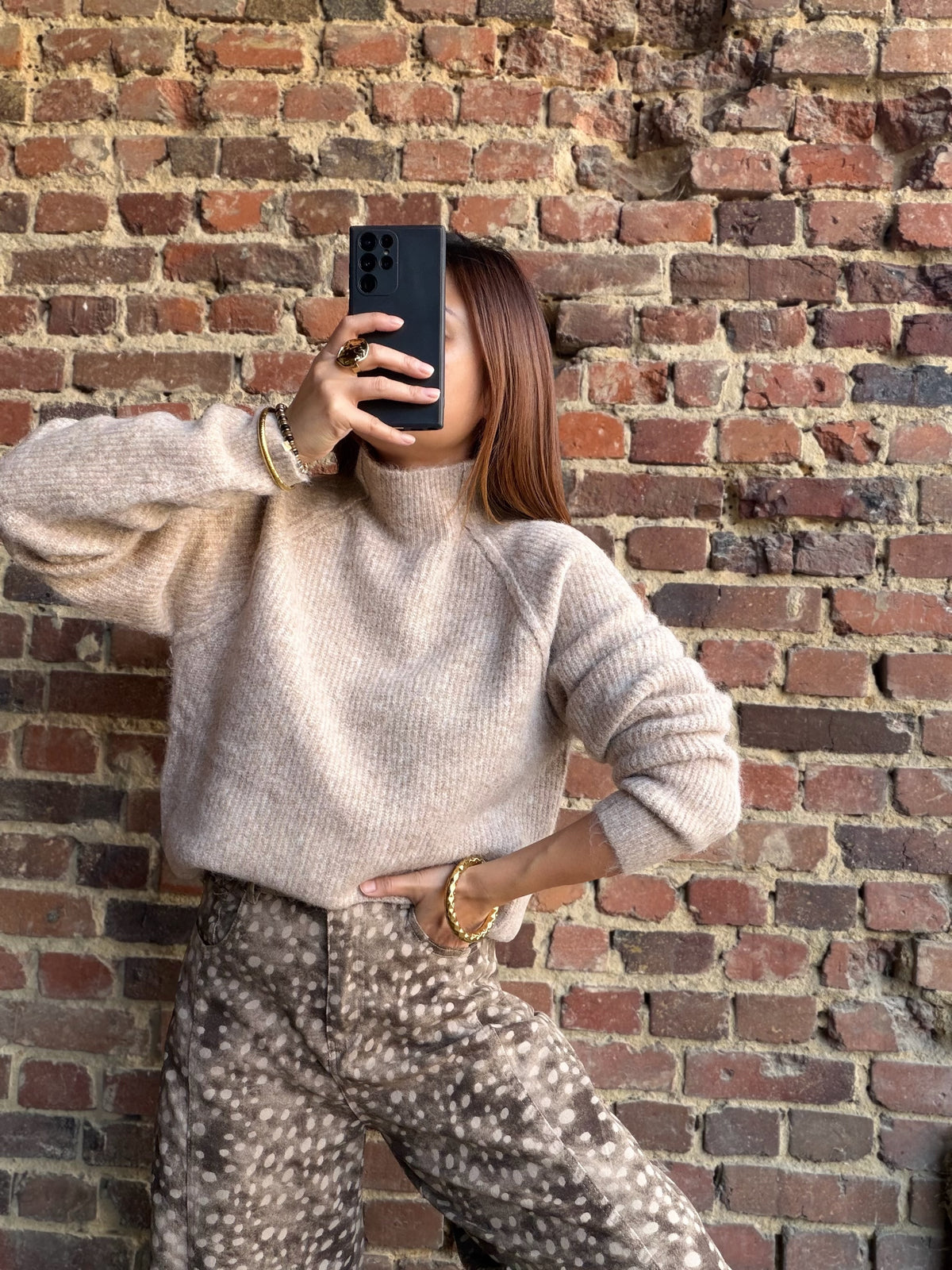 Pull taupe col haut