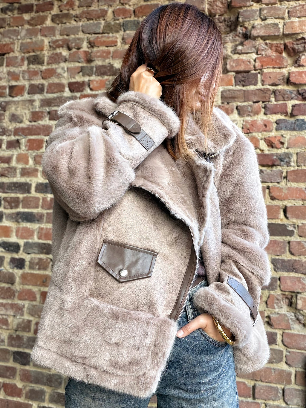 Manteau avec détails en fourrure