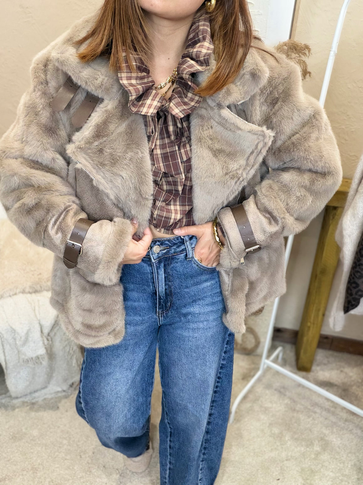 Manteau avec détails en fourrure
