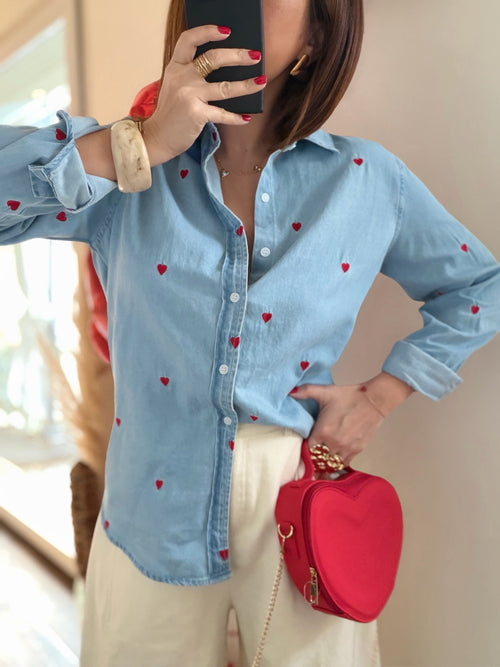 Chemise jean cœurs rouges