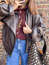 Charger l&#39;image dans la galerie, Gilet bordeaux en col victorien
