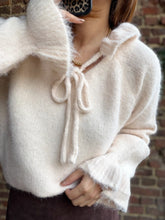Charger l'image dans la galerie, Pull écru détail noeud
