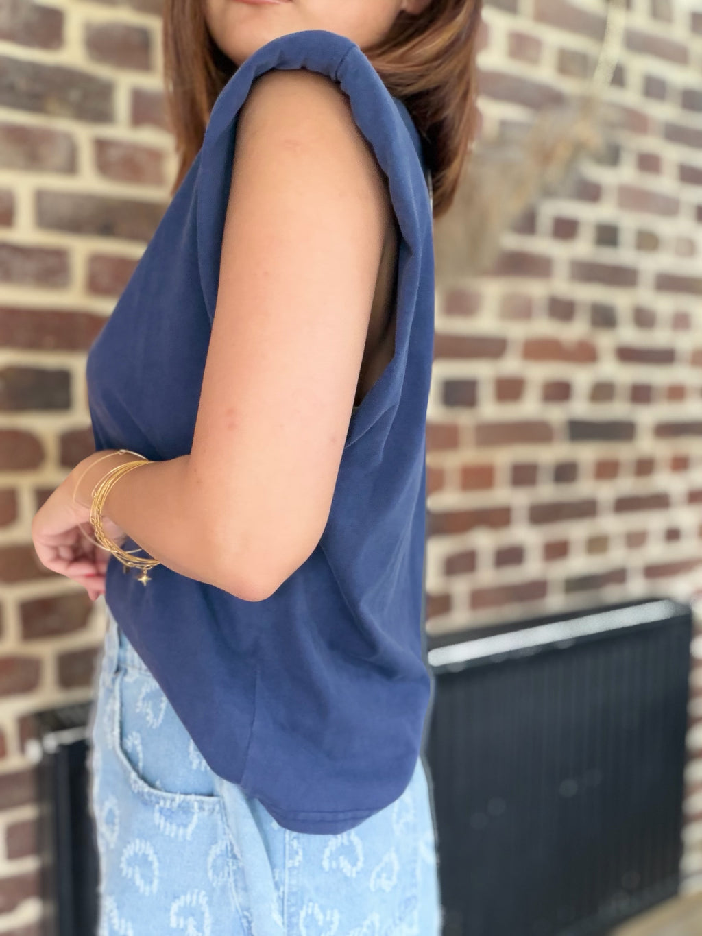 T-shirt bleu delavé épaulettes