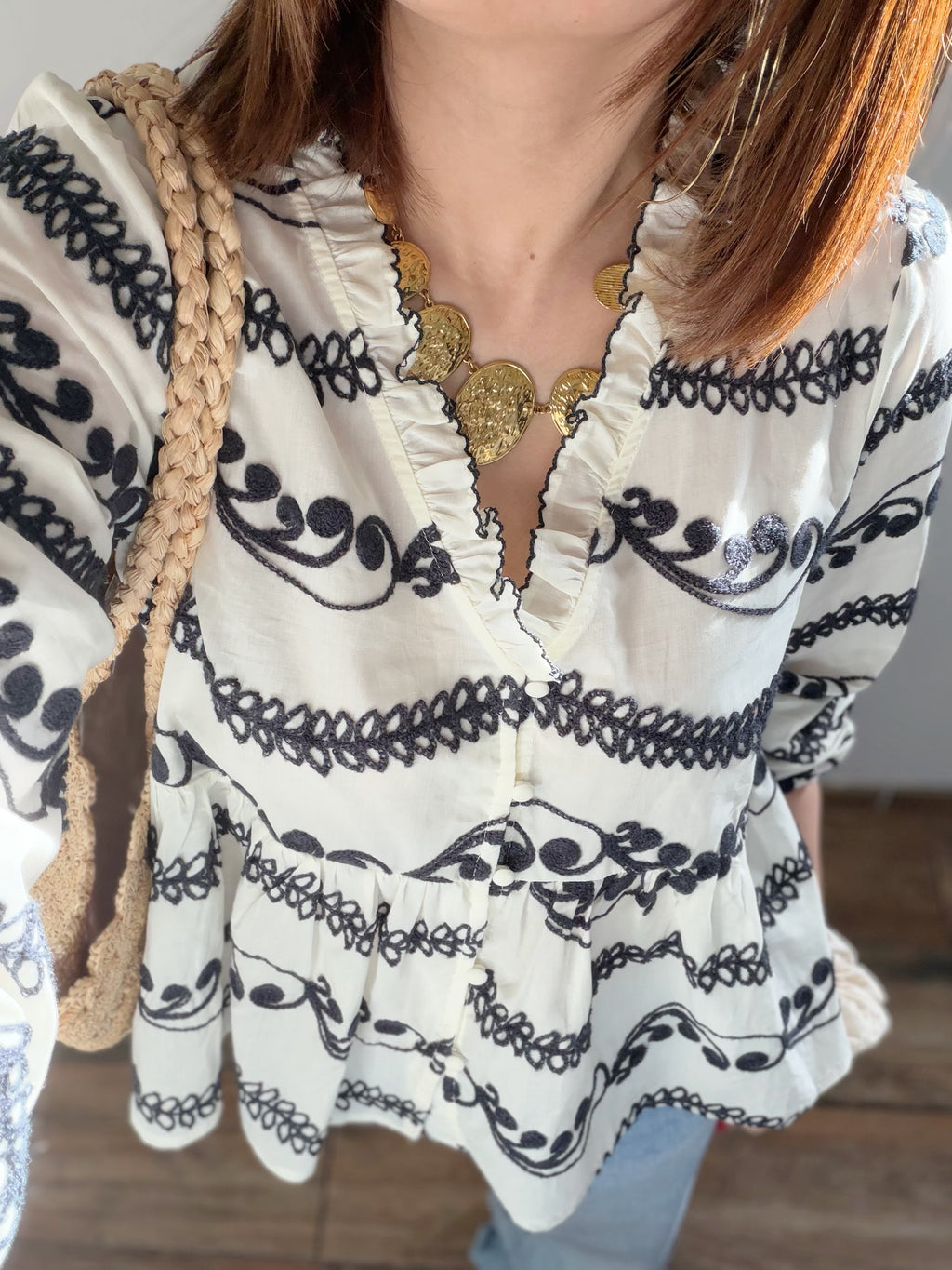 Blouse à broderies bleu marine