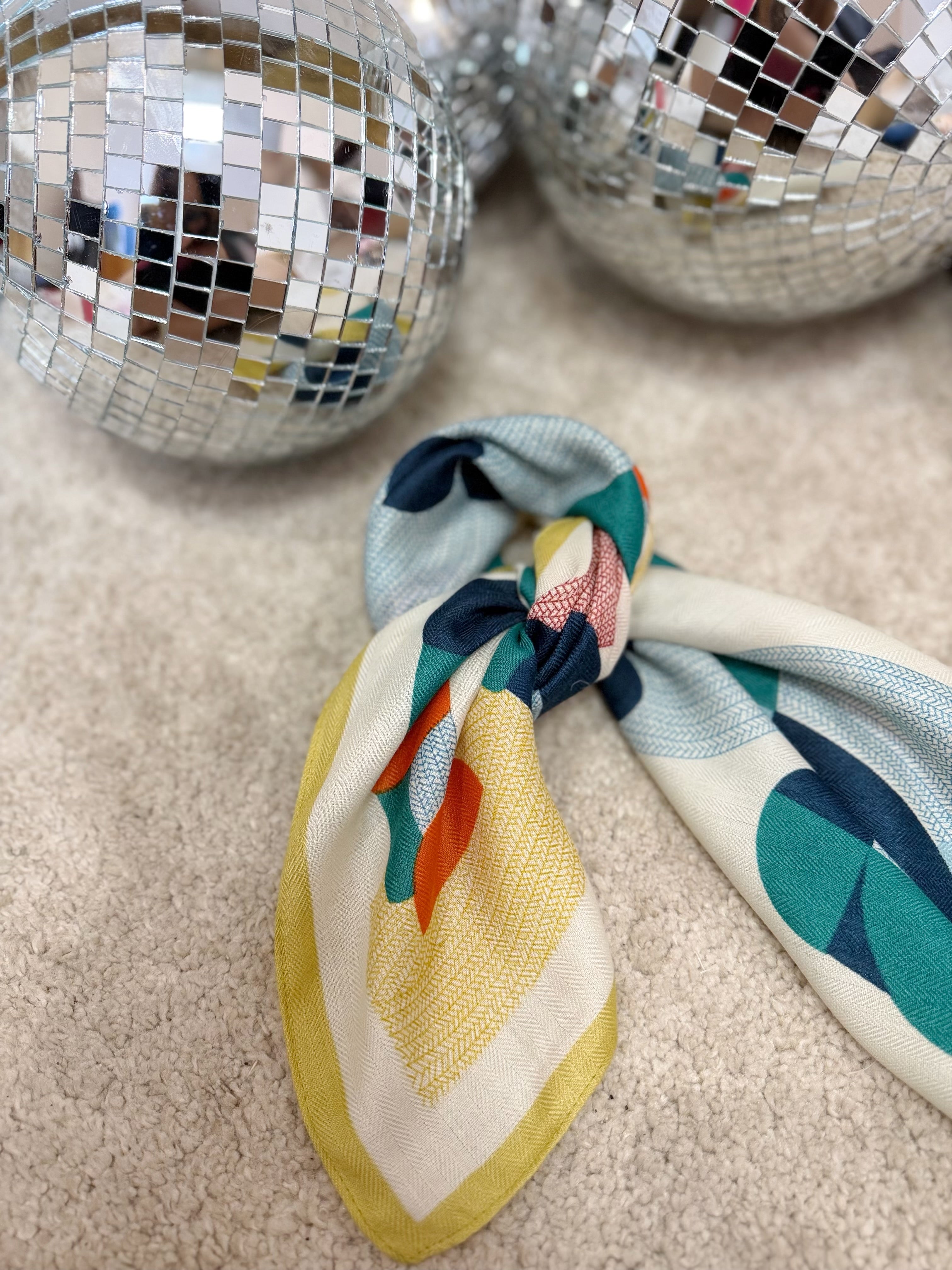 Foulard bleu et beige