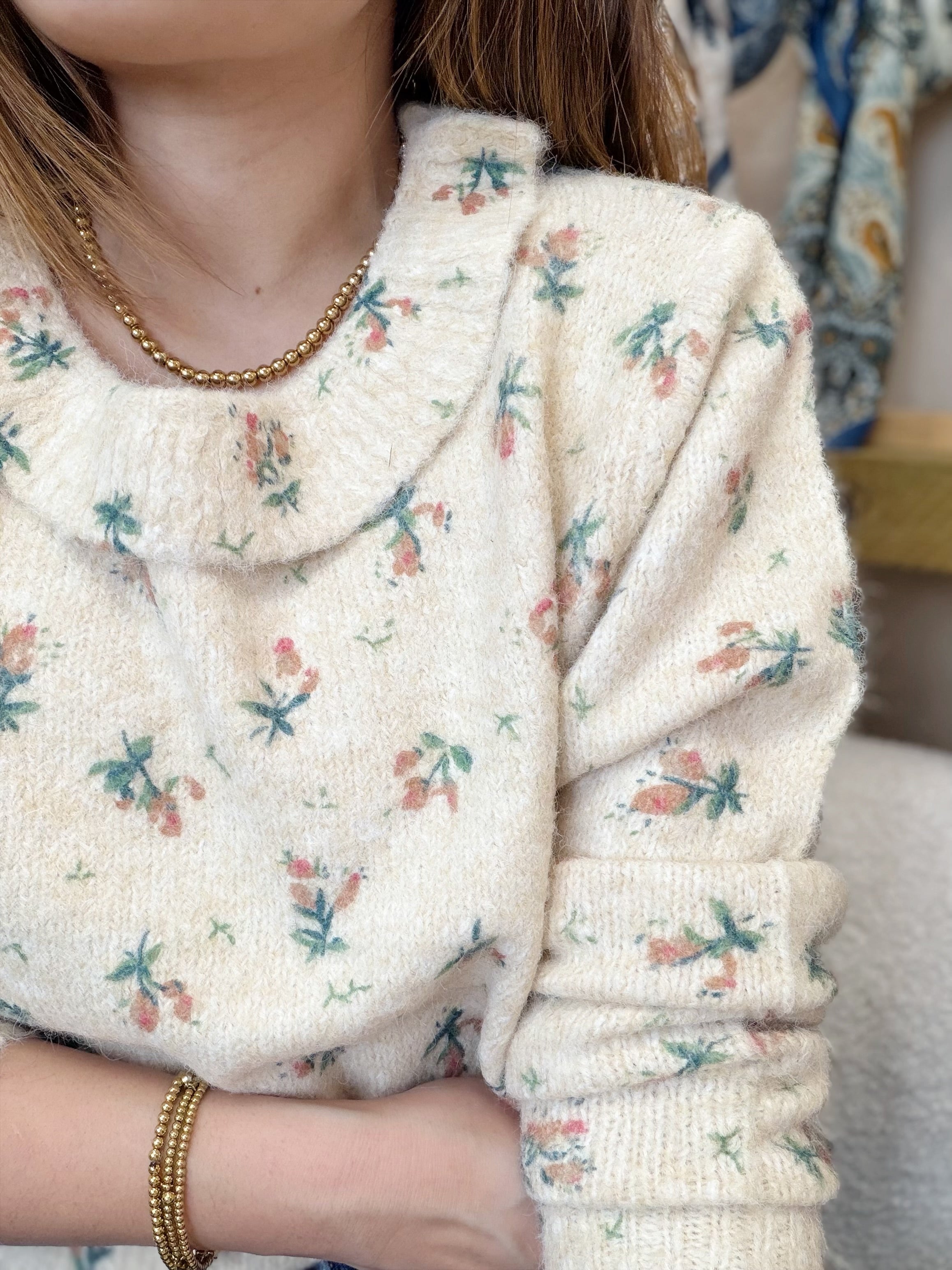 Pull beige à fleurs