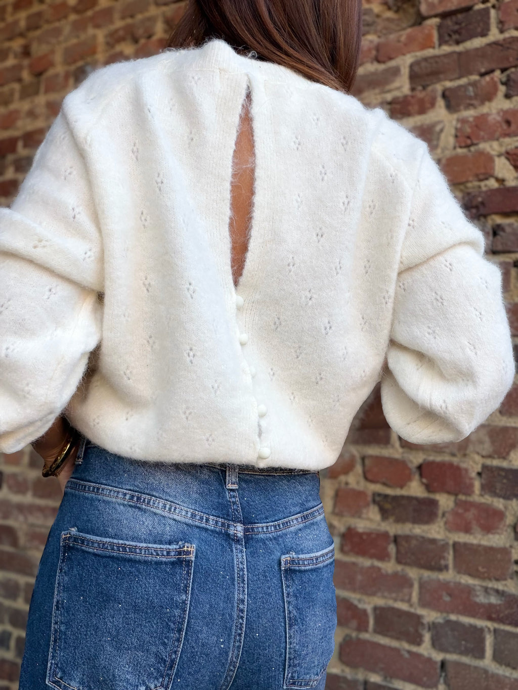 Pull écru avec dos ouvert