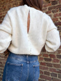 Pull écru avec dos ouvert