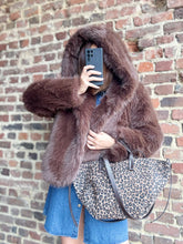 Charger l&#39;image dans la galerie, Veste en fourrure avec capuche
