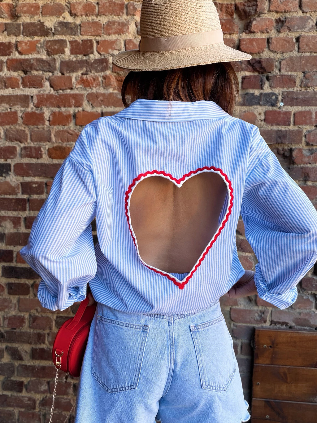 Chemise rayée bleue ajourée cœur