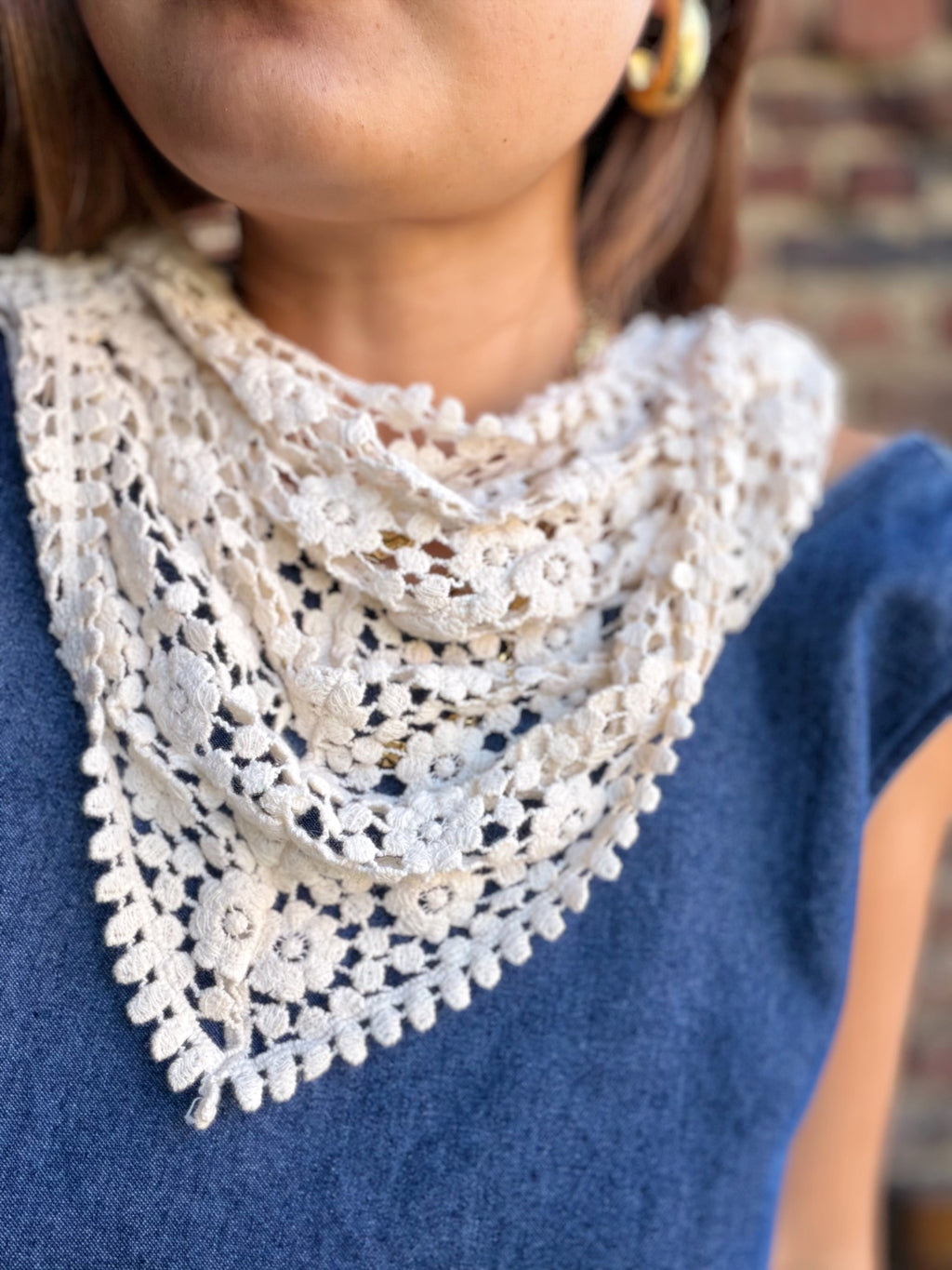 Foulard beige crochet