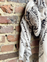 Charger l&#39;image dans la galerie, Écharpe bandana écru
