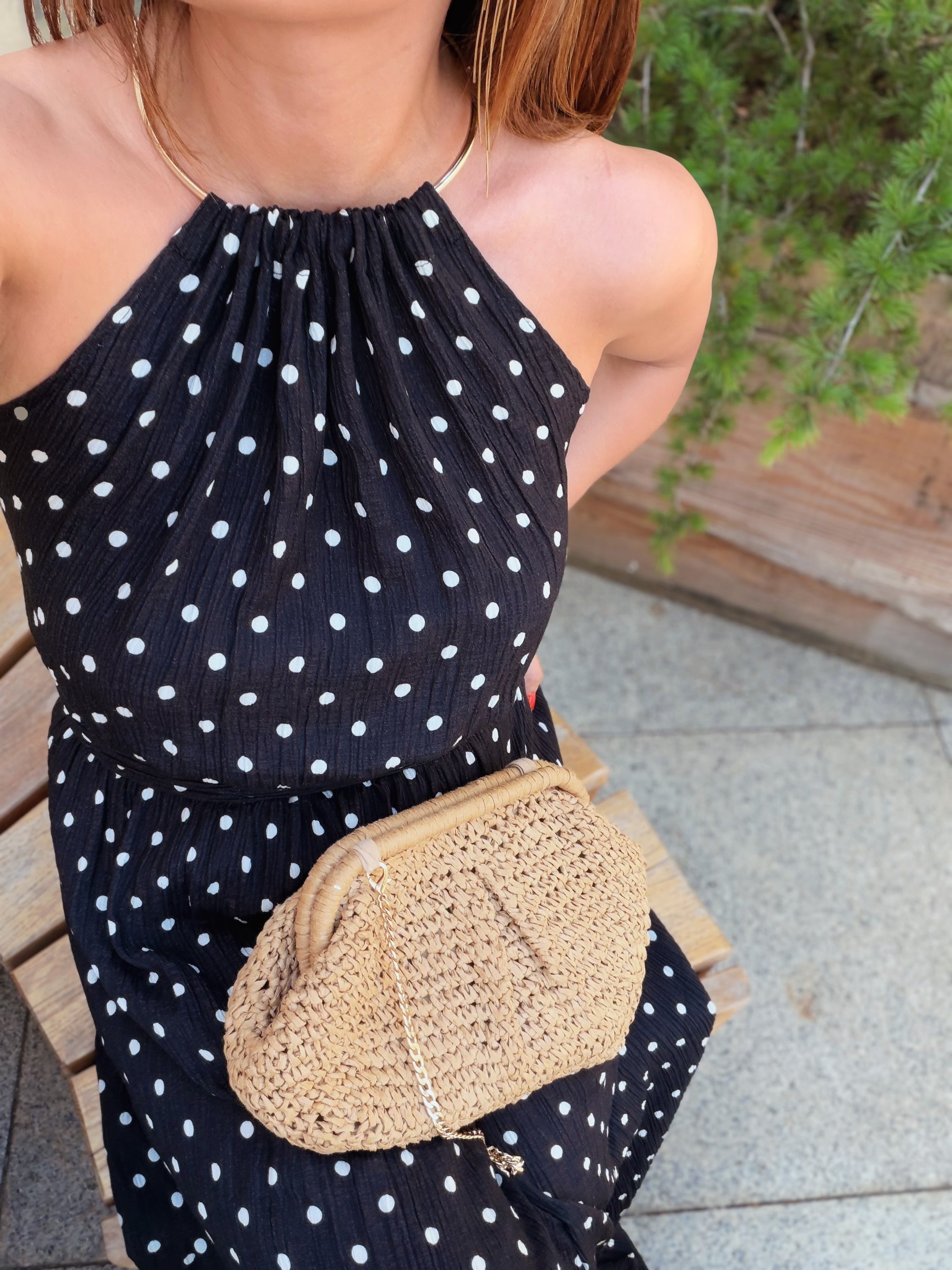 Robe à pois noire collier
