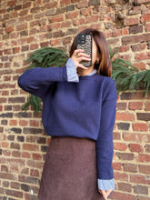 Charger l'image dans la galerie, Pull bleu avec détails chemise
