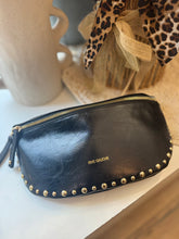 Charger l&#39;image dans la galerie, Sac banane noir en cuir
