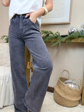 Charger l'image dans la galerie, Jean gris à rayures avec strass noirs
