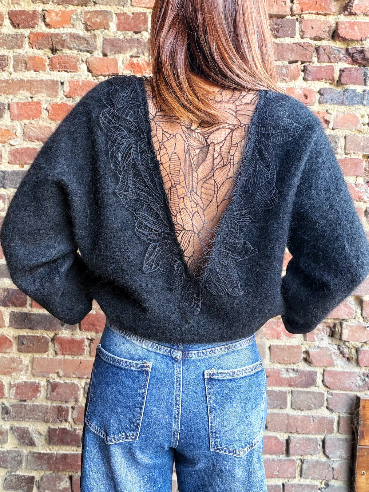 Pull noir dos dentelle