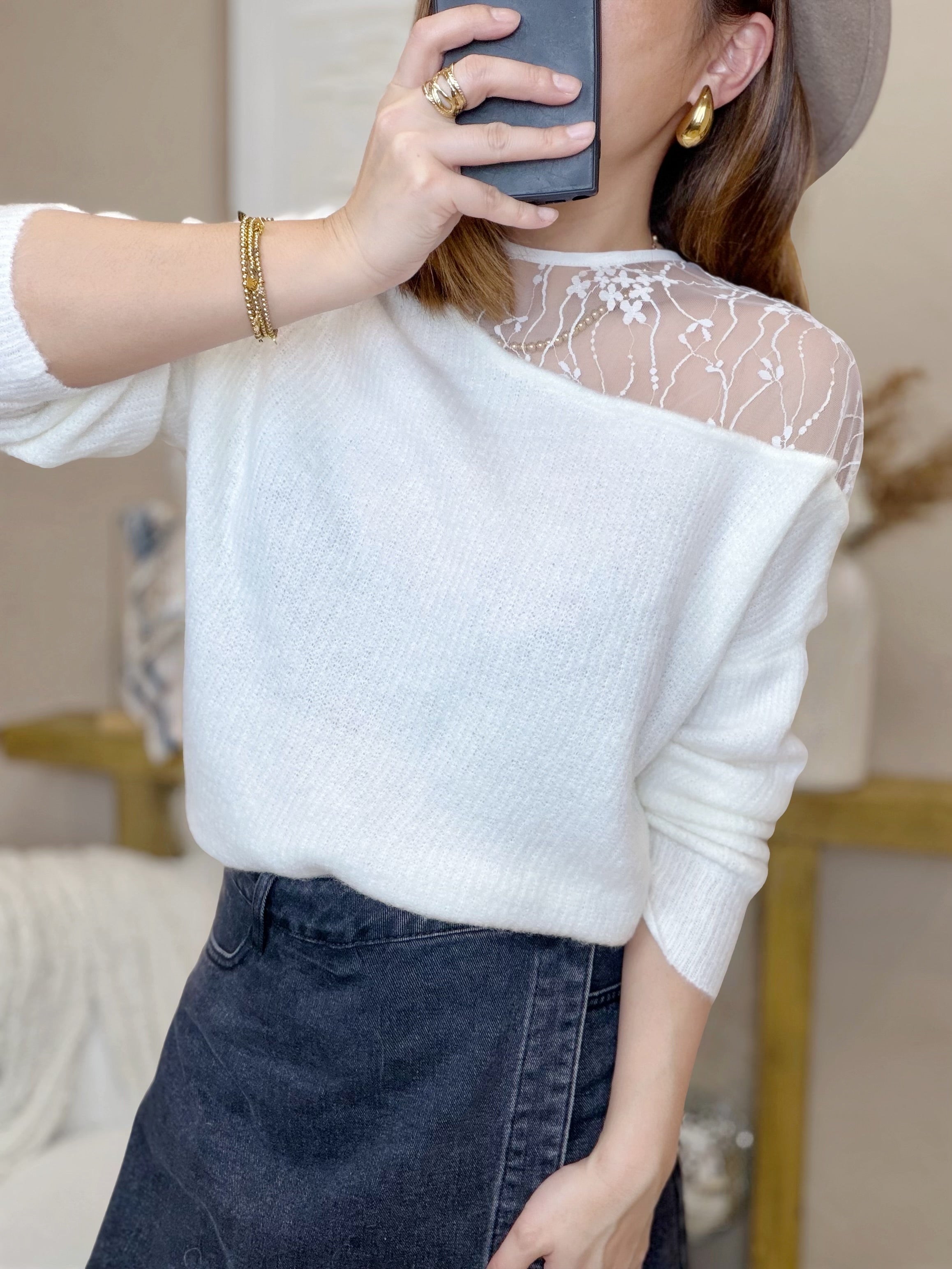 Pull écru épaule dentelle