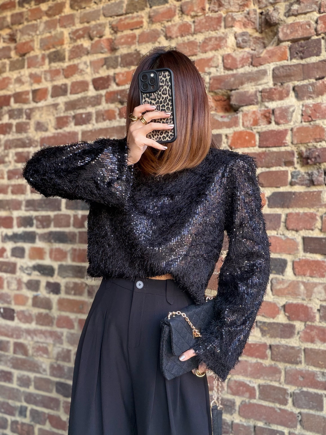 Blouse noire à paillettes