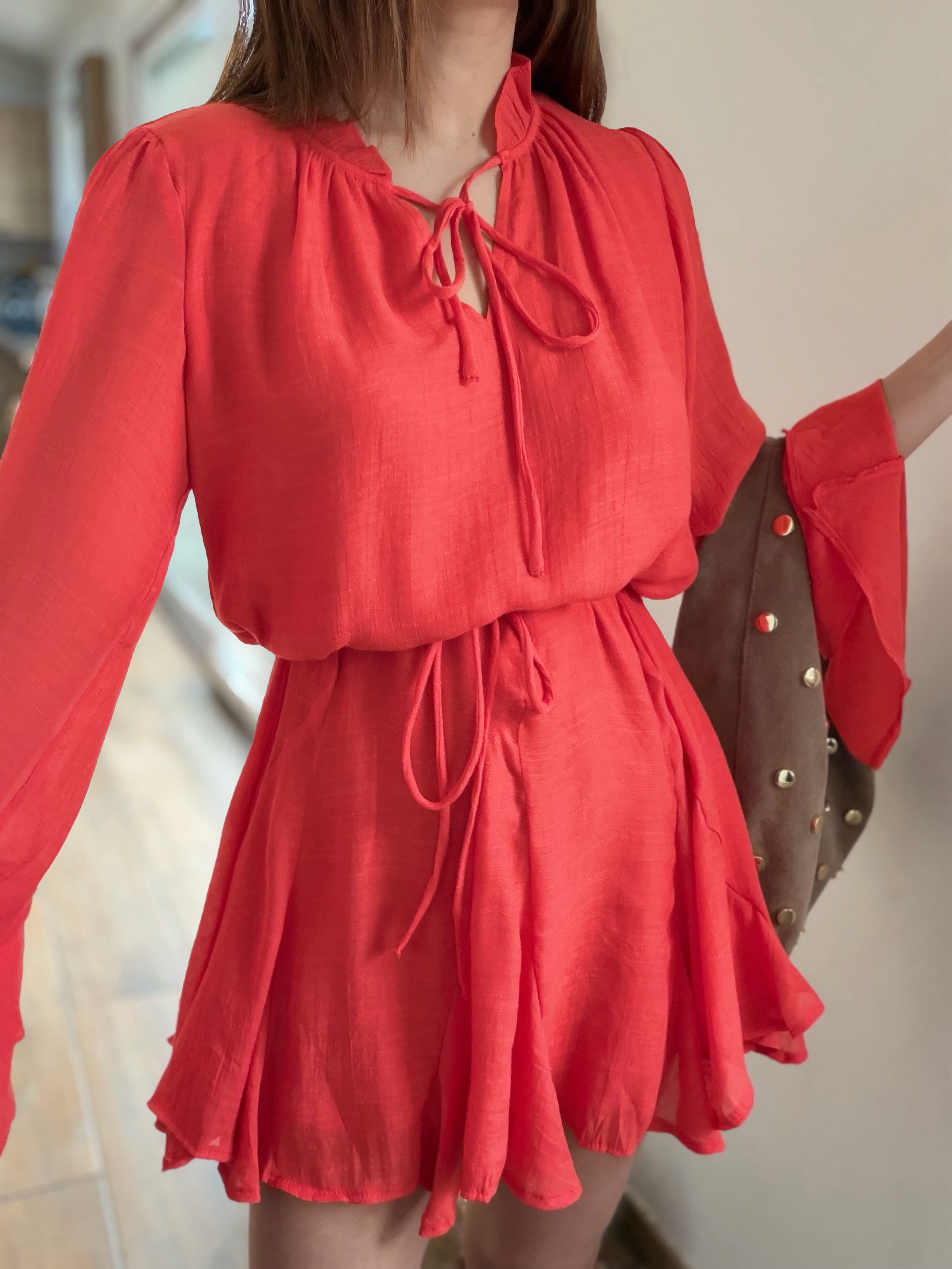 Robe corail à volants