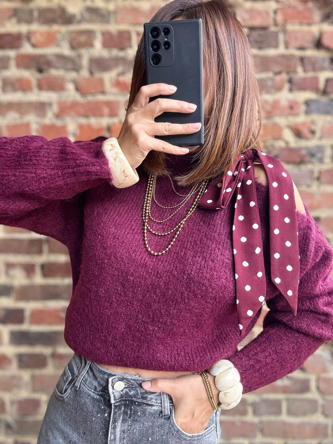 Pull bordeaux avec noeud à pois